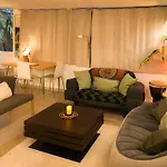 Charming House, Calm Garden In The Center Of Paris