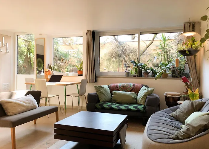 Charming House, Calm Garden In The Center Of Paris