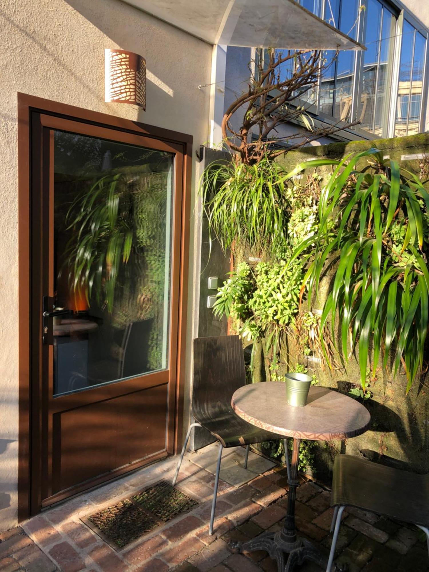 Charming House, Calm Garden In The Center Of Appartement Parijs